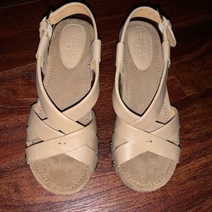 Nude/Neutral Bussola Wedges